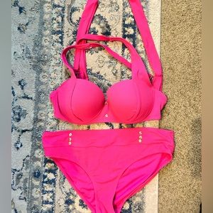 Barbiecore bright pink bikini 👙